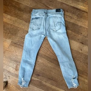 Women’s jegging ankle ripped jeans.